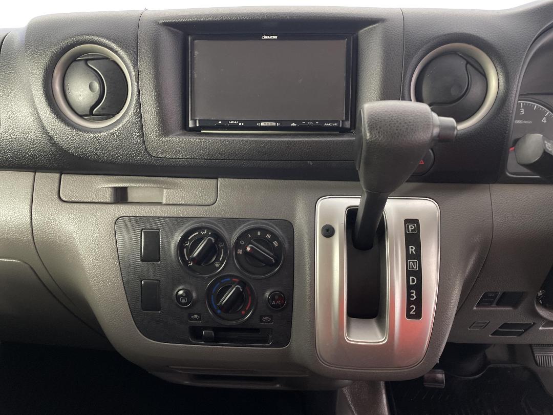 Photo '18' of Nissan NV350