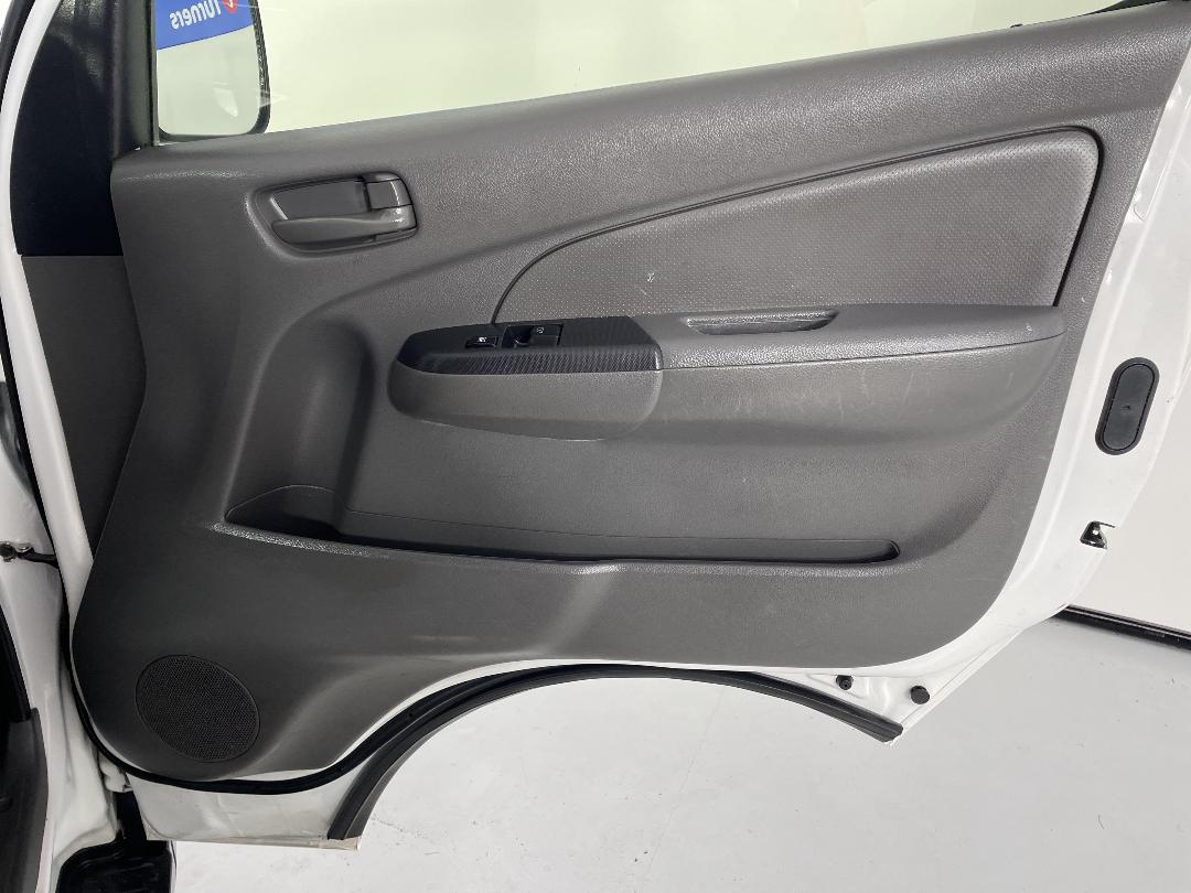 Photo '15' of Nissan NV350