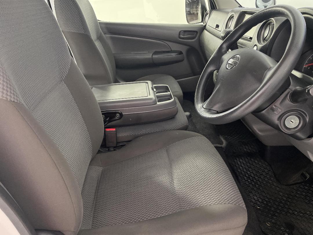 Photo '16' of Nissan NV350