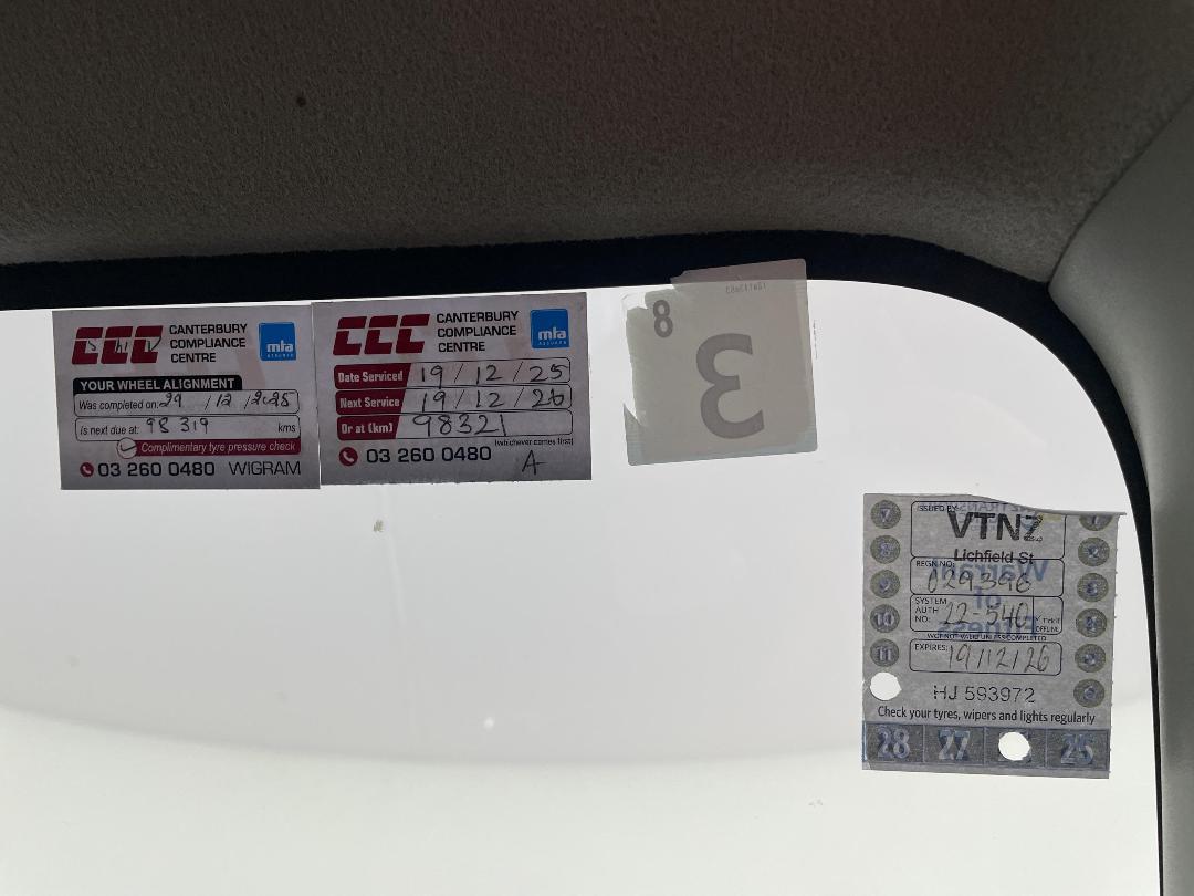 Photo '24' of Nissan NV350