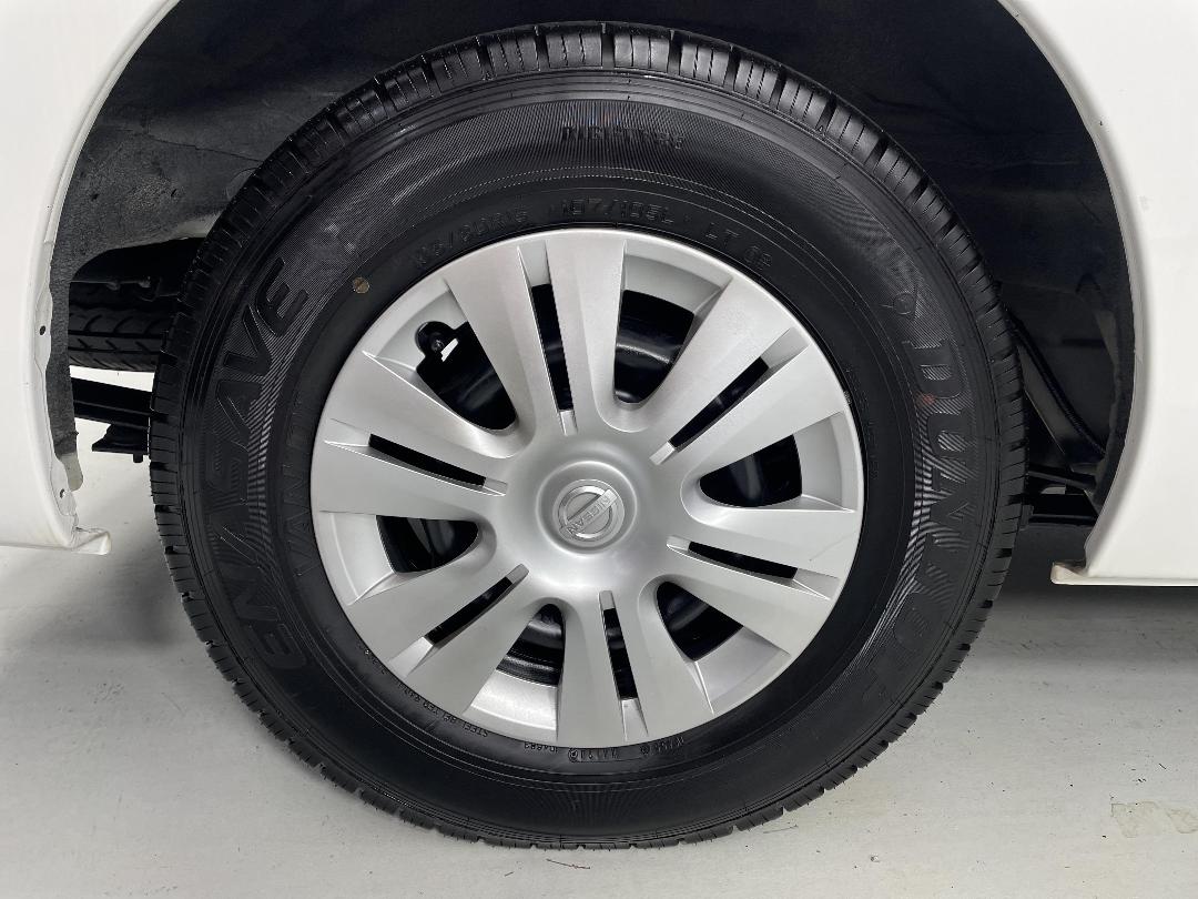 Photo '12' of Nissan NV350