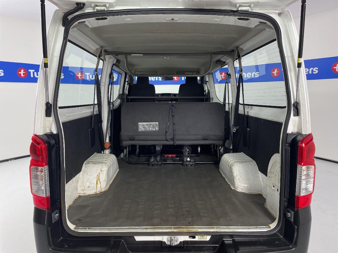 Photo '14' of Nissan NV350