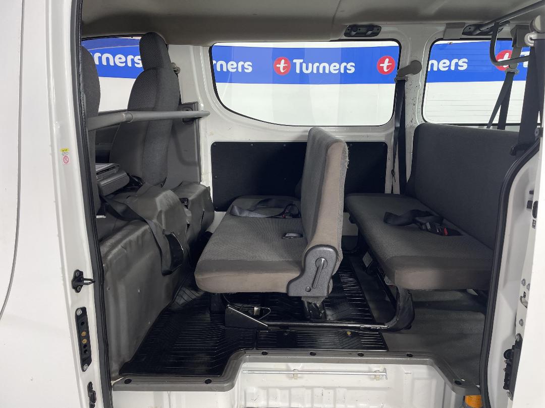 Photo '19' of Nissan NV350