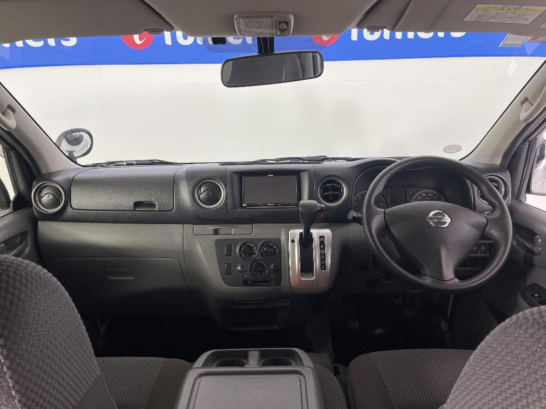 Photo '17' of Nissan NV350