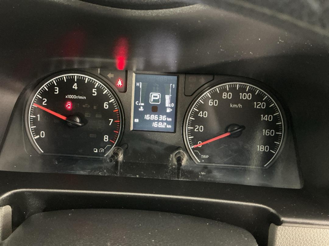 Photo '19' of Nissan NV350