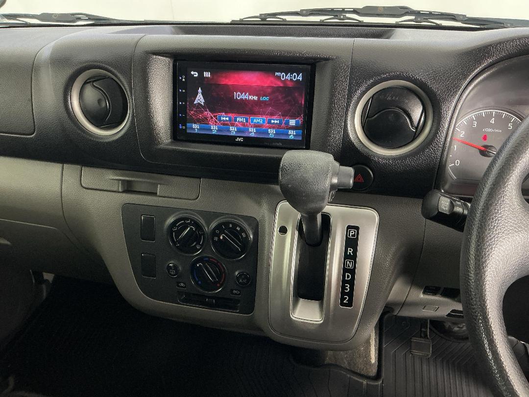 Photo '18' of Nissan NV350