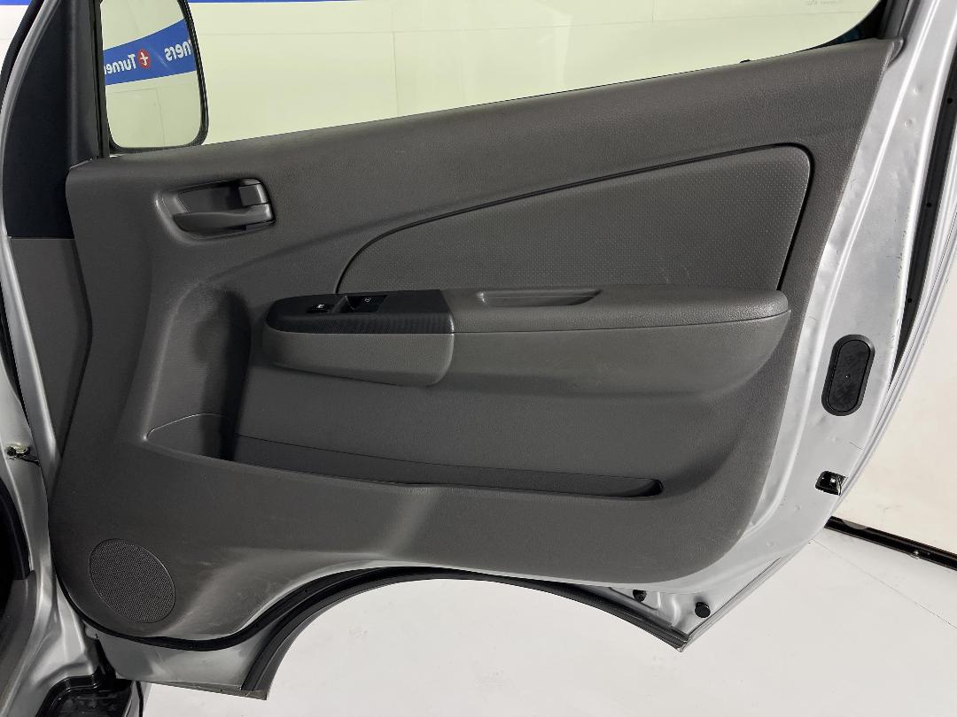 Photo '15' of Nissan NV350 Photo '15' of Nissan NV350