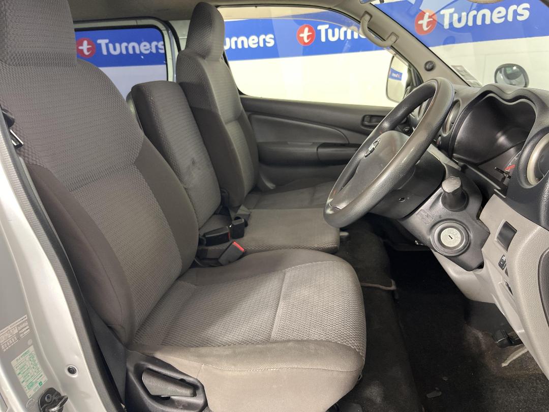 Photo '16' of Nissan NV350 Photo '16' of Nissan NV350