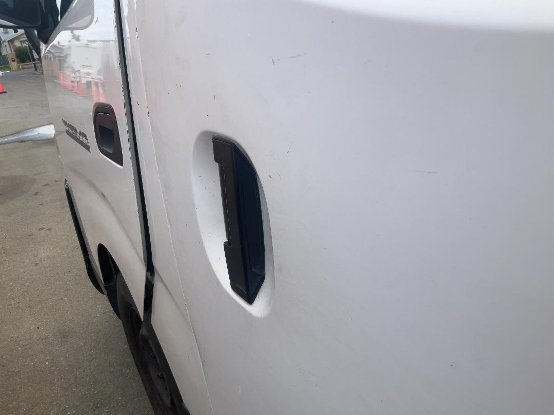 Photo '10' of Nissan NV350 Caravan