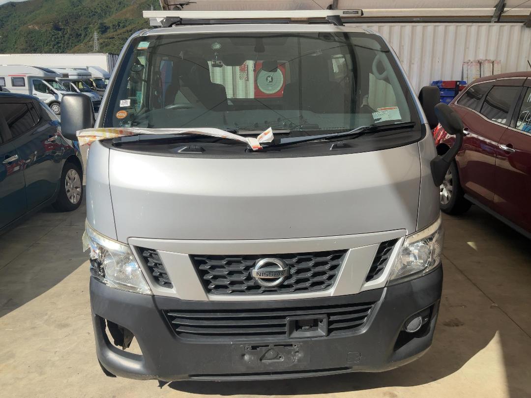Photo '2' of Nissan NV350 Caravan