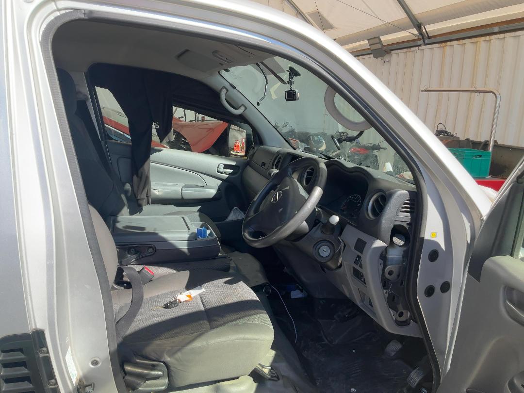 Photo '6' of Nissan NV350 Caravan