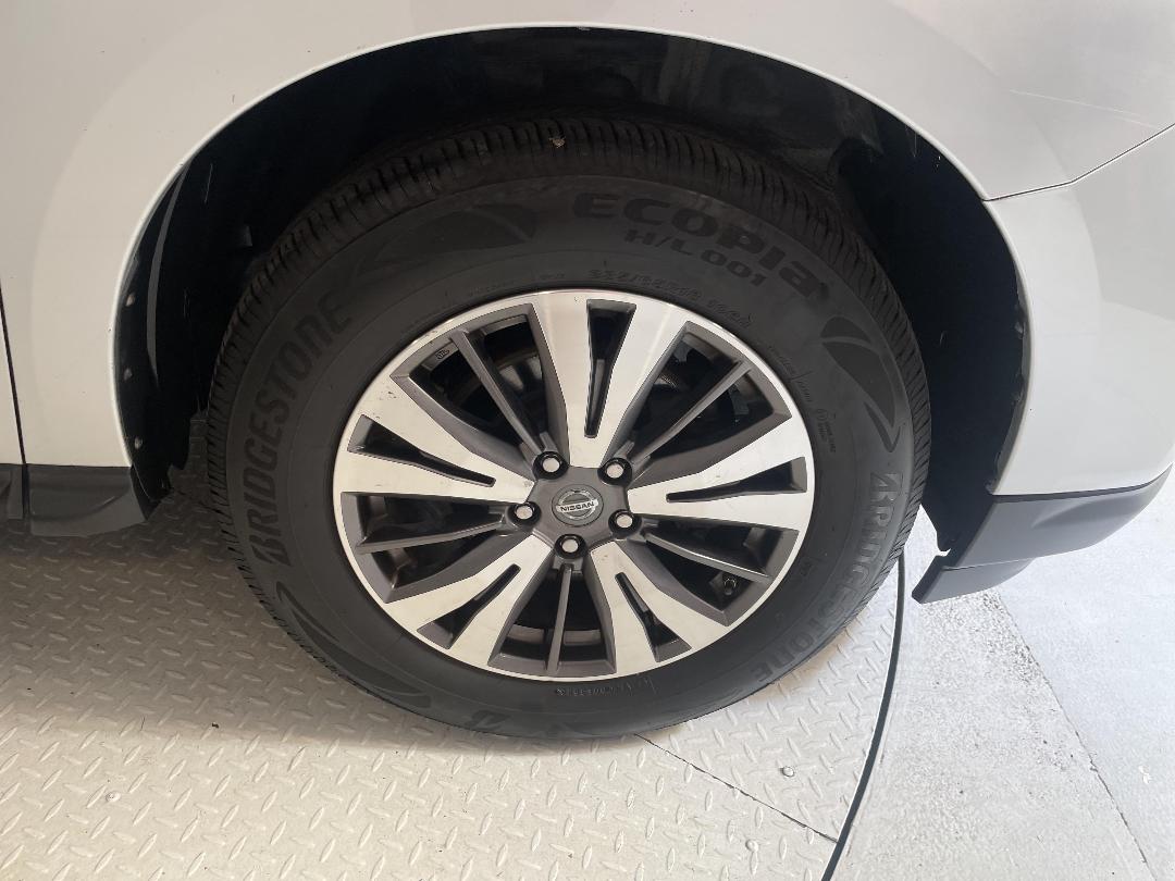 Photo '9' of Nissan Pathfinder Photo '9' of Nissan Pathfinder