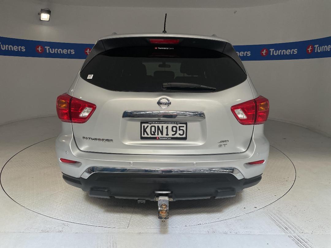 Photo '6' of Nissan Pathfinder Photo '6' of Nissan Pathfinder