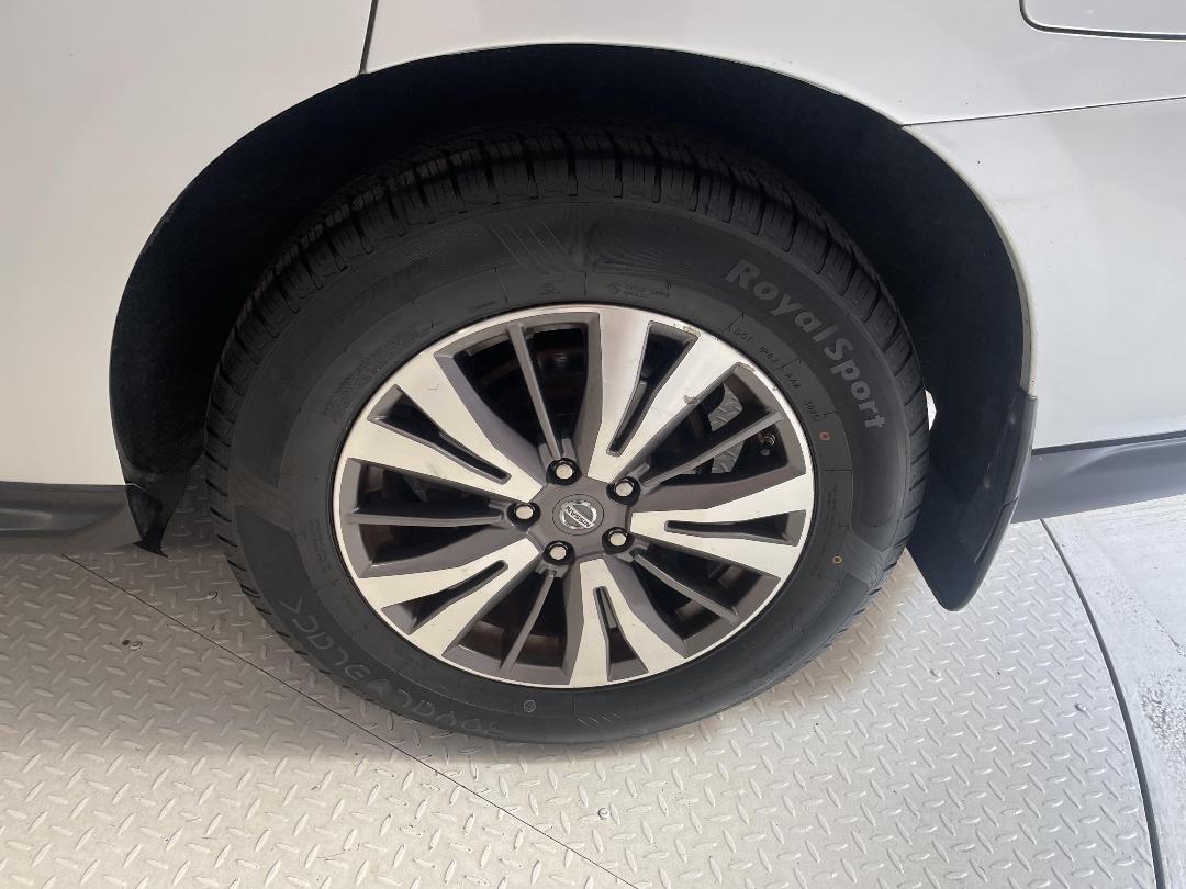 Photo '11' of Nissan Pathfinder Photo '11' of Nissan Pathfinder