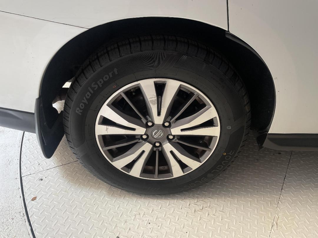 Photo '12' of Nissan Pathfinder Photo '12' of Nissan Pathfinder