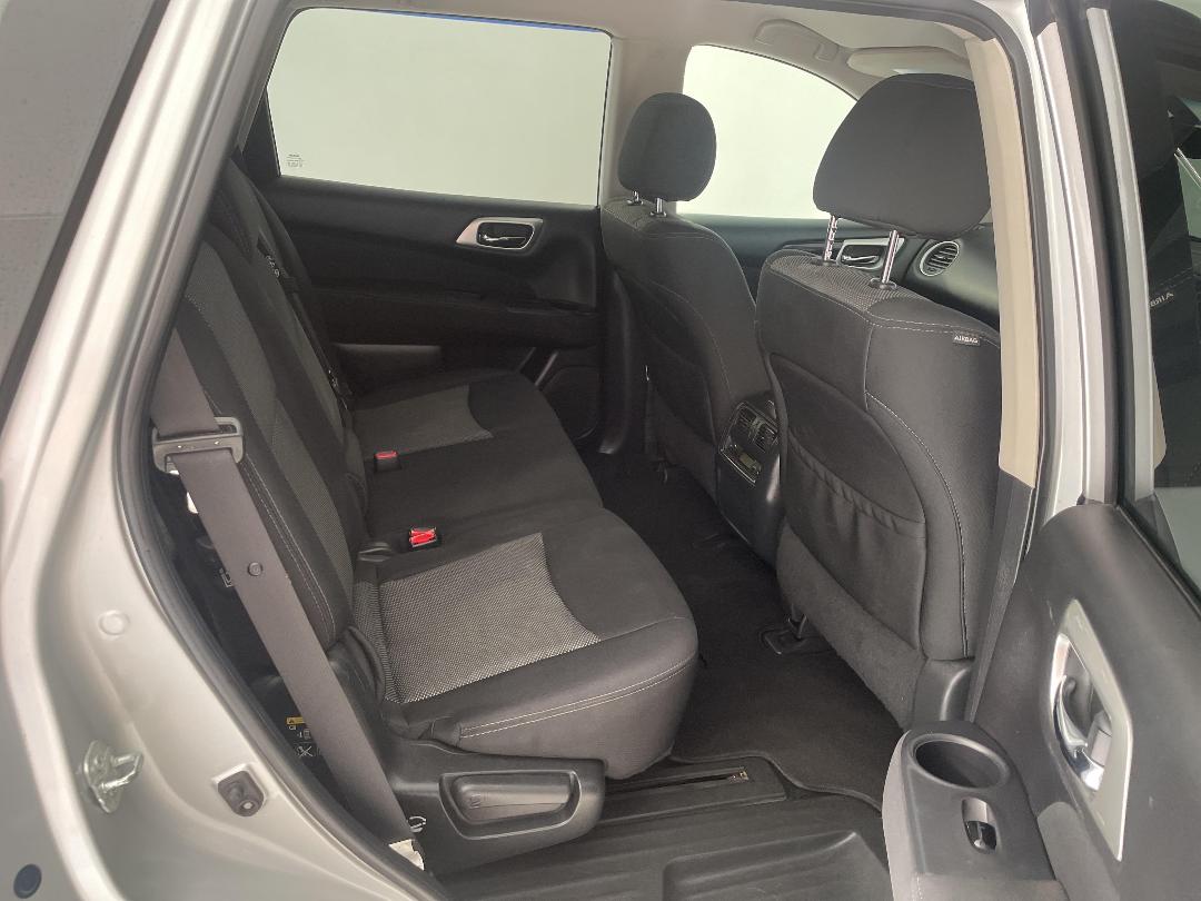 Photo '20' of Nissan Pathfinder Photo '20' of Nissan Pathfinder