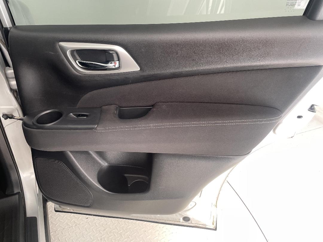 Photo '19' of Nissan Pathfinder Photo '19' of Nissan Pathfinder