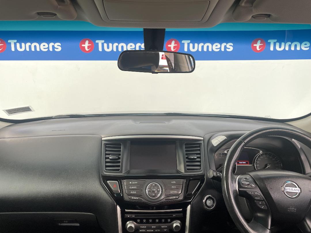 Photo '17' of Nissan Pathfinder Photo '17' of Nissan Pathfinder