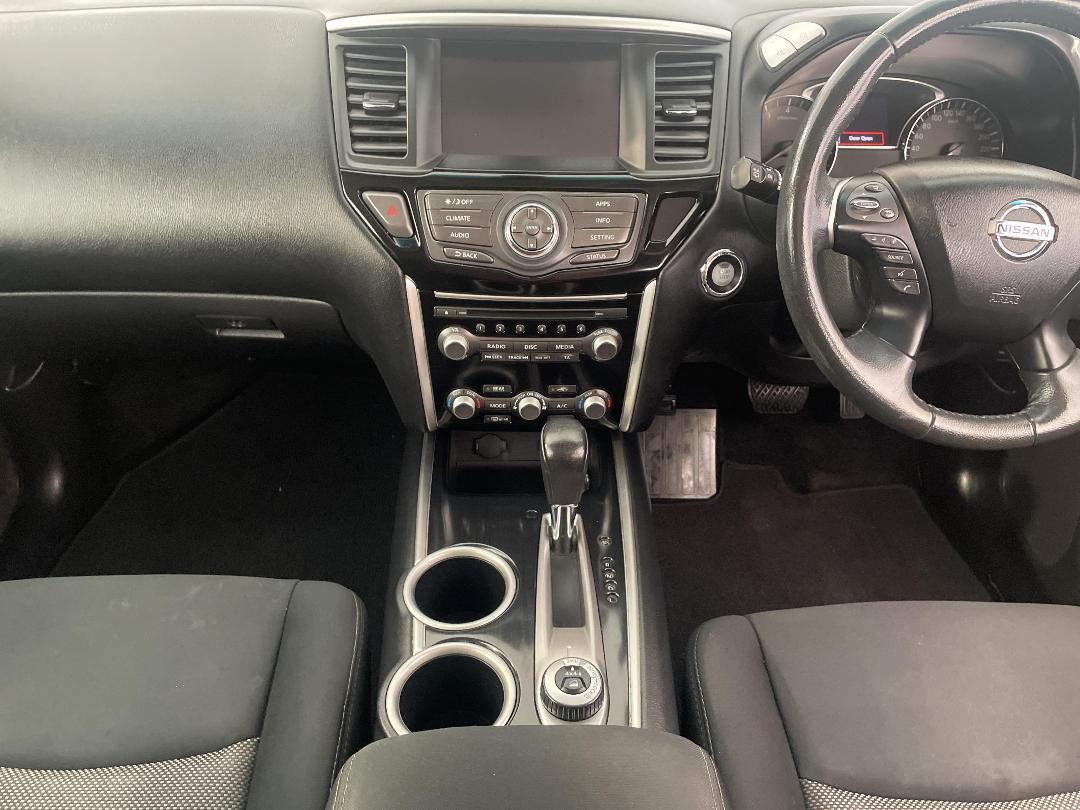 Photo '18' of Nissan Pathfinder Photo '18' of Nissan Pathfinder