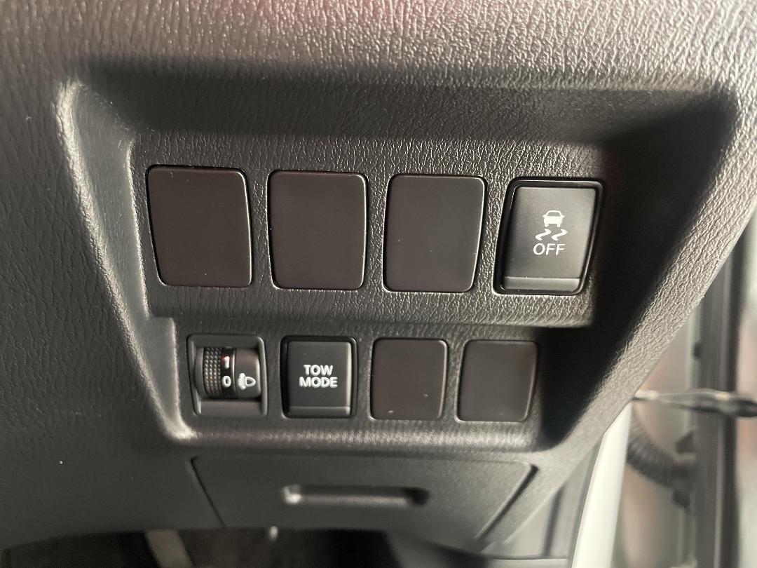 Photo '25' of Nissan Pathfinder Photo '25' of Nissan Pathfinder