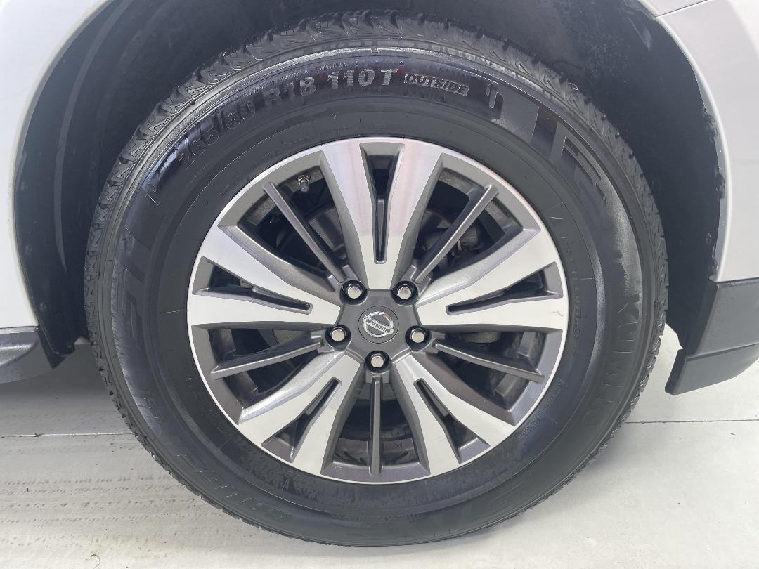 Photo '9' of Nissan Pathfinder Photo '9' of Nissan Pathfinder