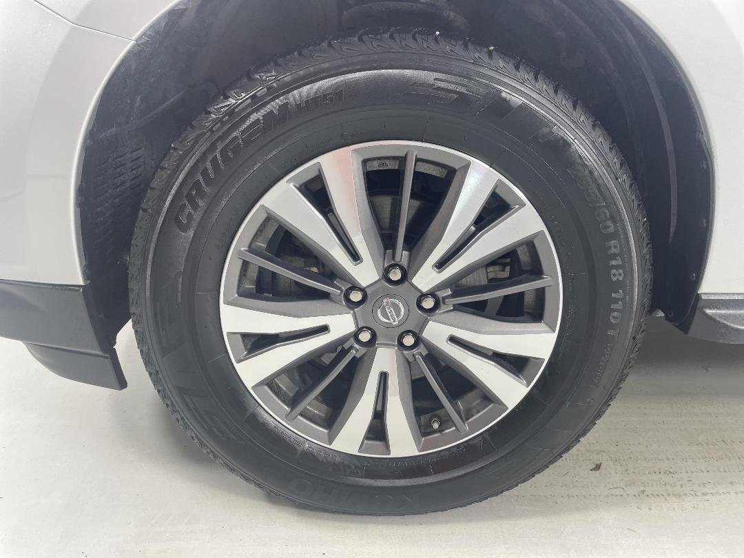 Photo '10' of Nissan Pathfinder Photo '10' of Nissan Pathfinder