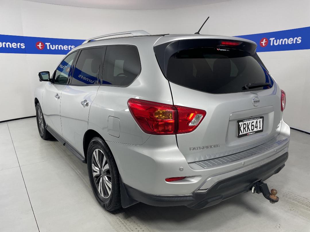 Photo '5' of Nissan Pathfinder Photo '5' of Nissan Pathfinder