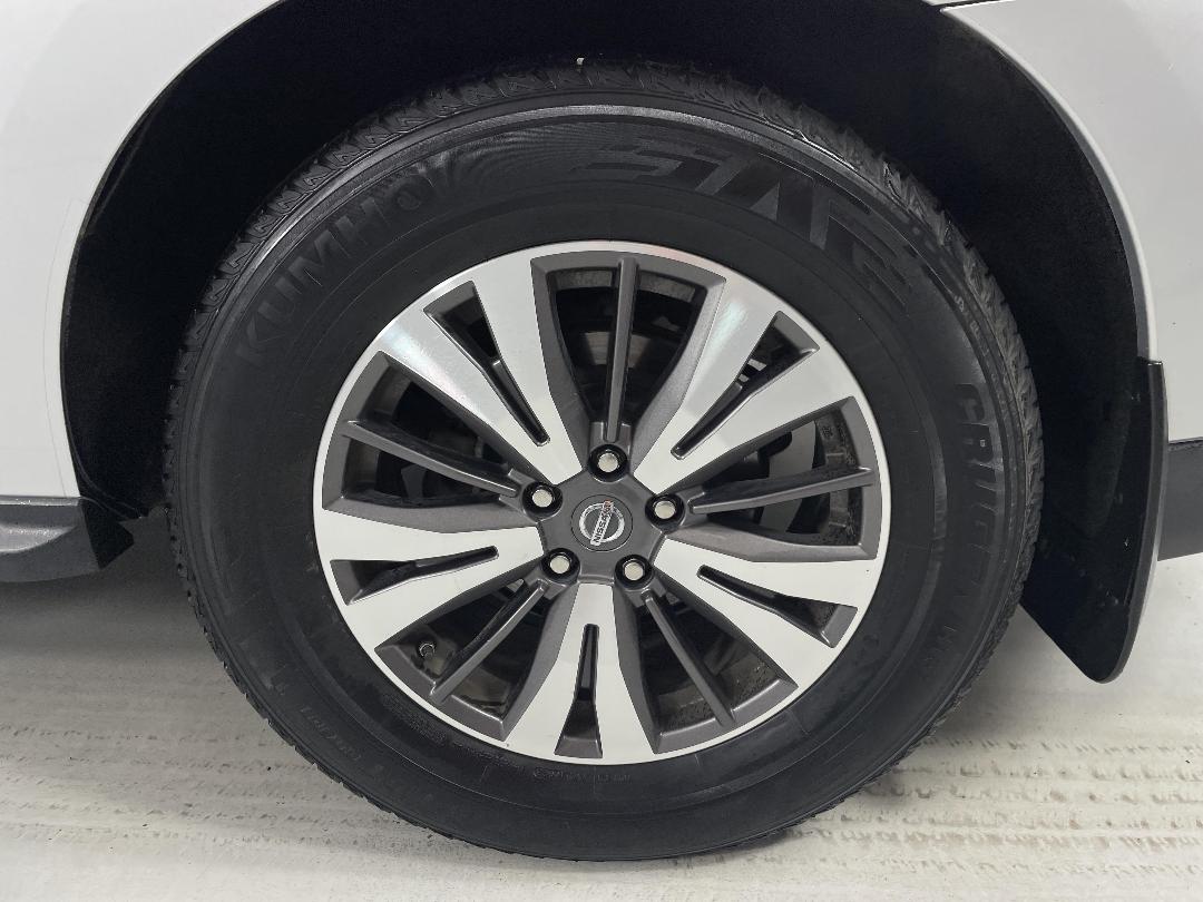 Photo '11' of Nissan Pathfinder Photo '11' of Nissan Pathfinder