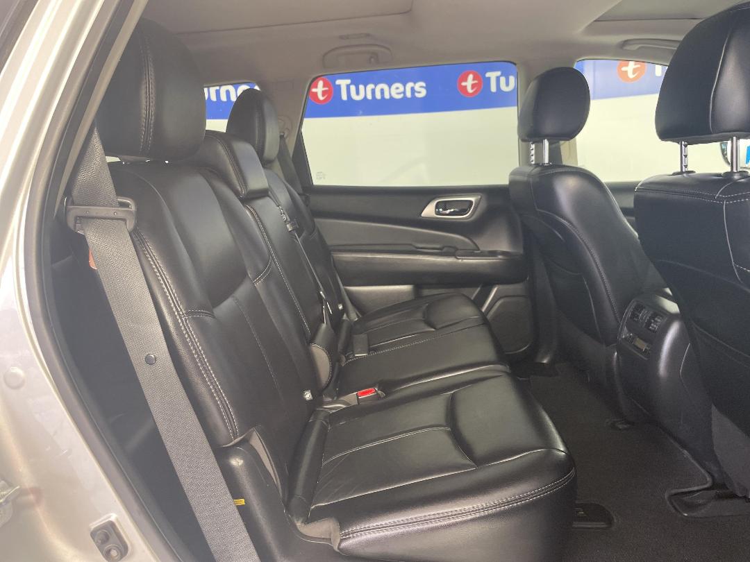 Photo '20' of Nissan Pathfinder Photo '20' of Nissan Pathfinder