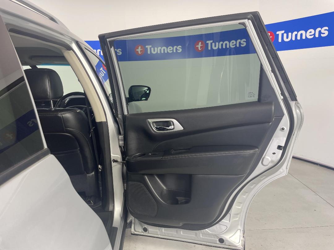 Photo '19' of Nissan Pathfinder Photo '19' of Nissan Pathfinder