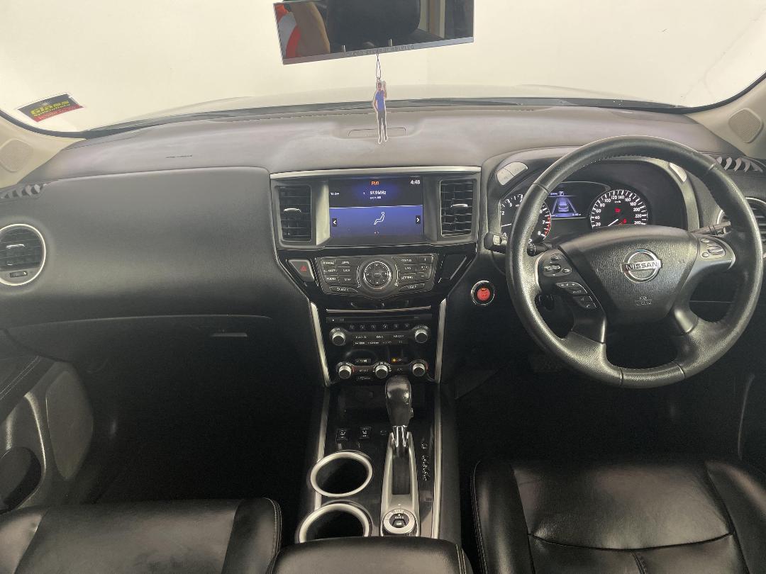 Photo '17' of Nissan Pathfinder Photo '17' of Nissan Pathfinder