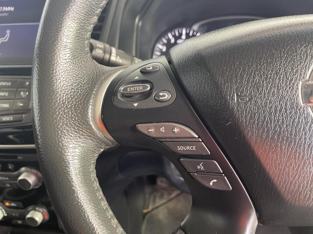 Photo '24' of Nissan Pathfinder Photo '24' of Nissan Pathfinder