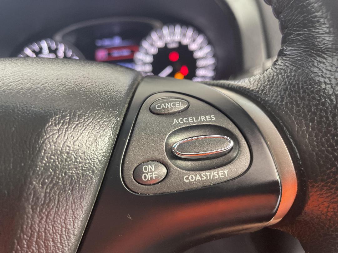 Photo '25' of Nissan Pathfinder Photo '25' of Nissan Pathfinder