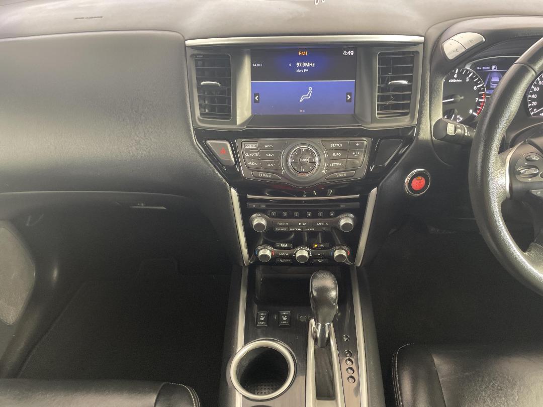 Photo '18' of Nissan Pathfinder Photo '18' of Nissan Pathfinder