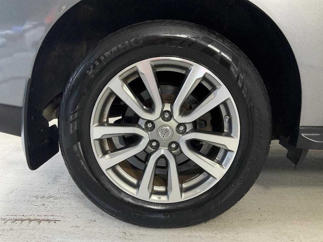 Photo '12' of Nissan Pathfinder