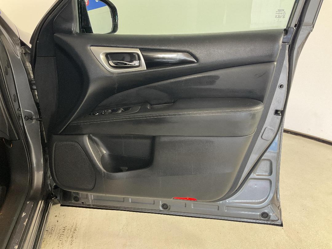 Photo '15' of Nissan Pathfinder