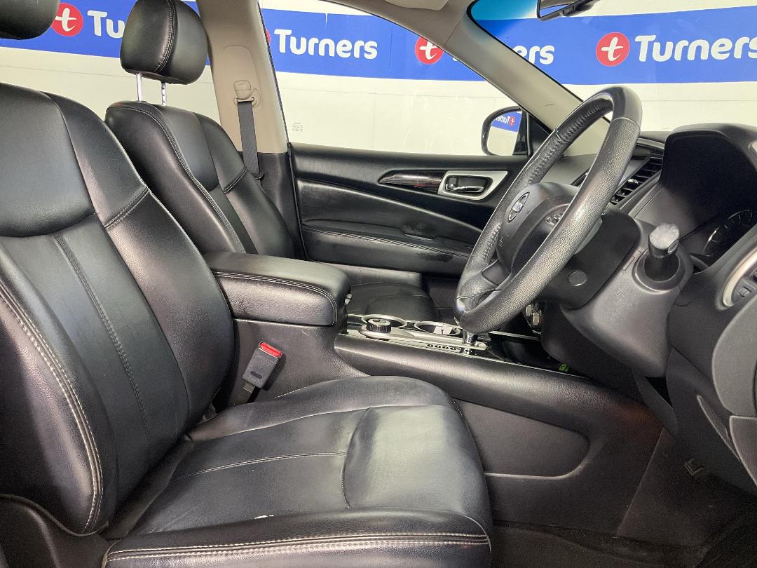 Photo '16' of Nissan Pathfinder