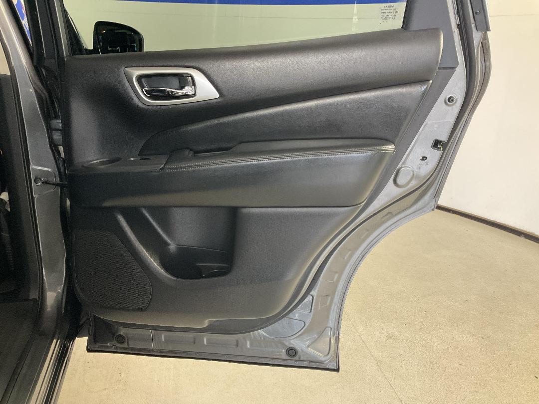 Photo '19' of Nissan Pathfinder