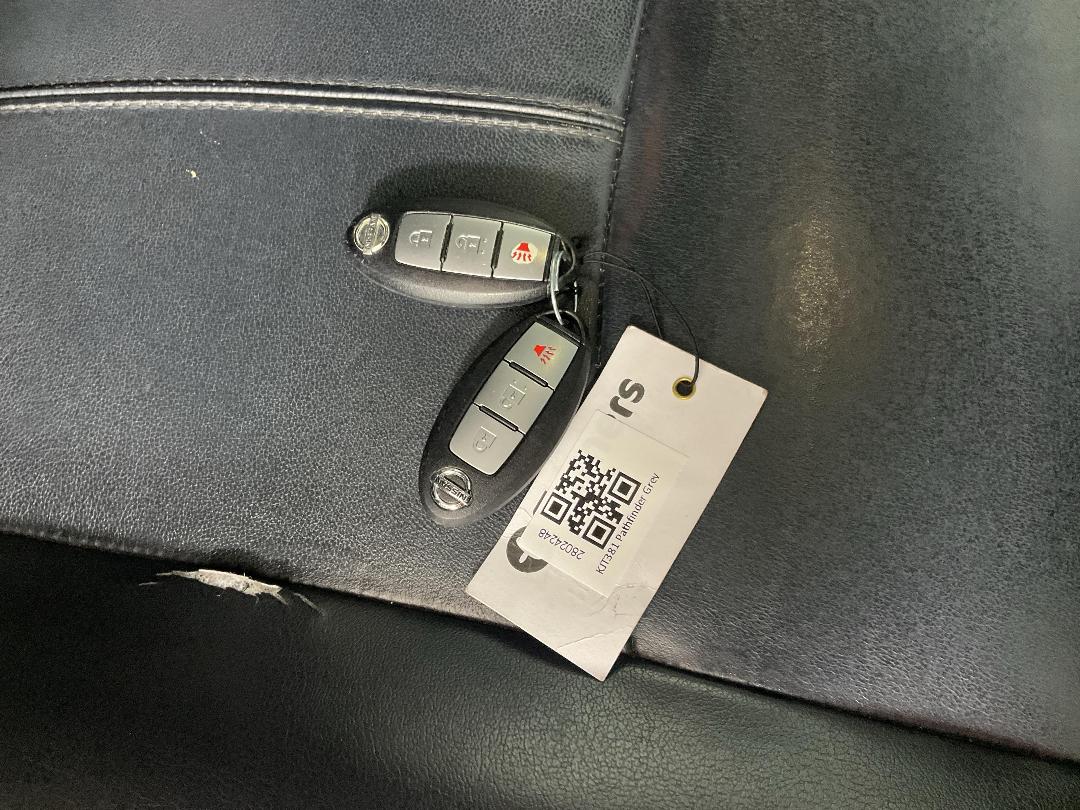 Photo '22' of Nissan Pathfinder