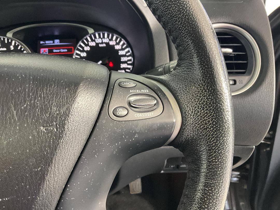 Photo '27' of Nissan Pathfinder