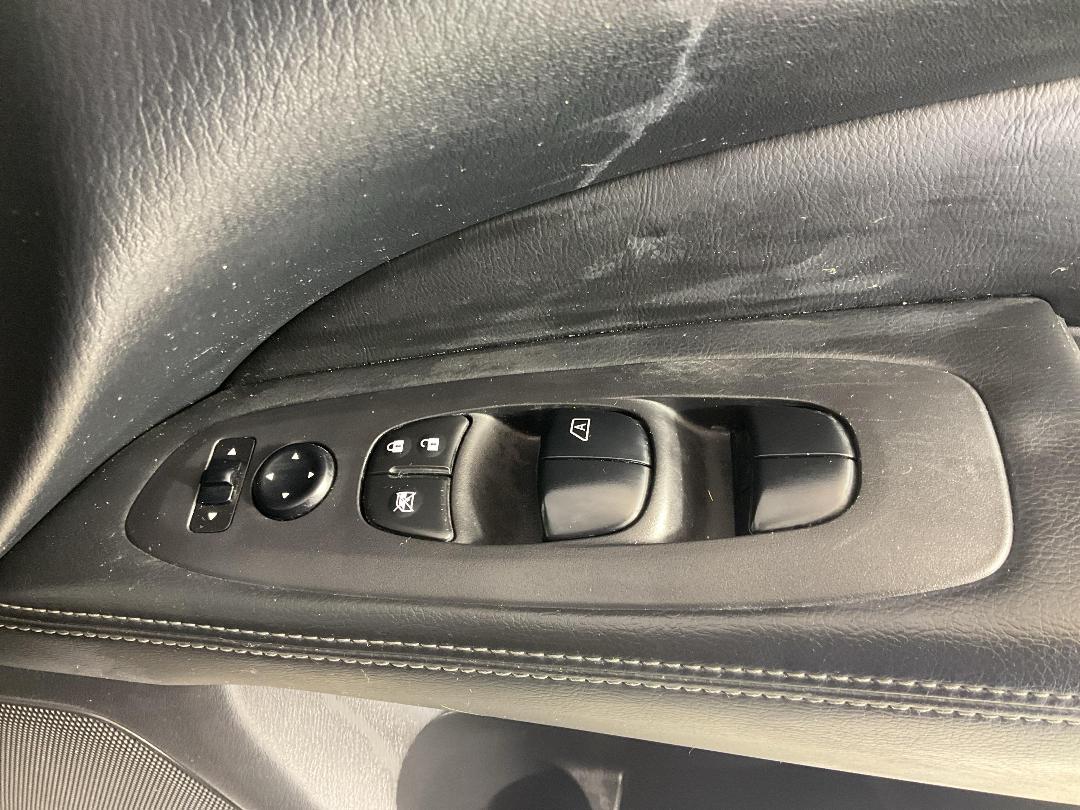 Photo '32' of Nissan Pathfinder