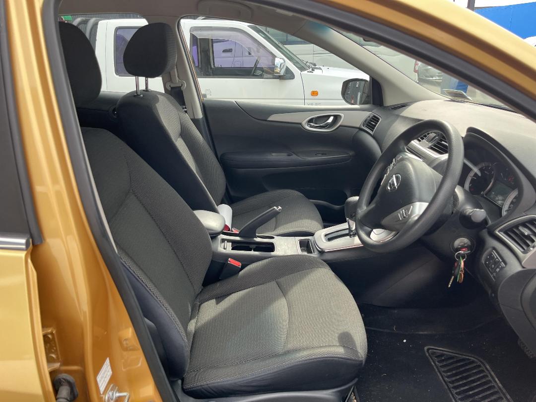 Photo '13' of Nissan Pulsar ST Photo '13' of Nissan Pulsar ST