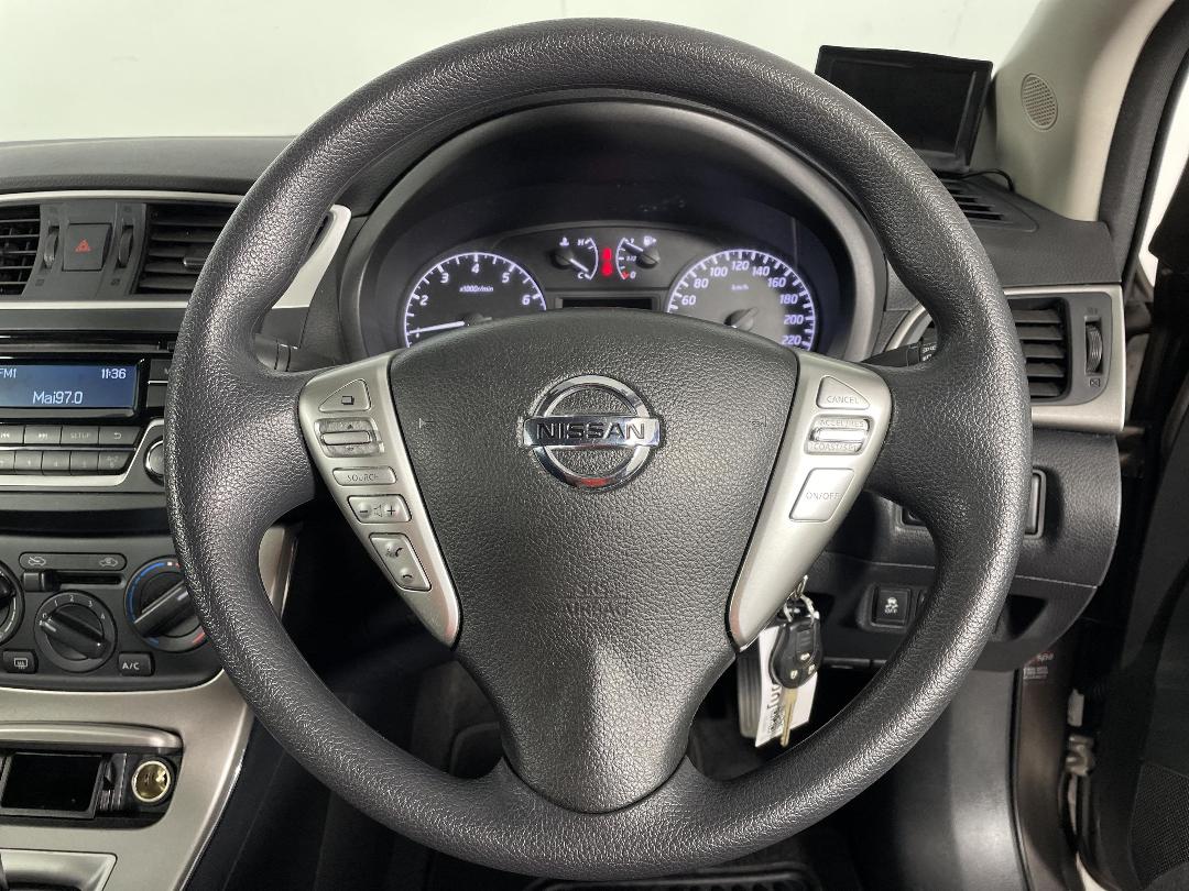 Photo '25' of Nissan Pulsar