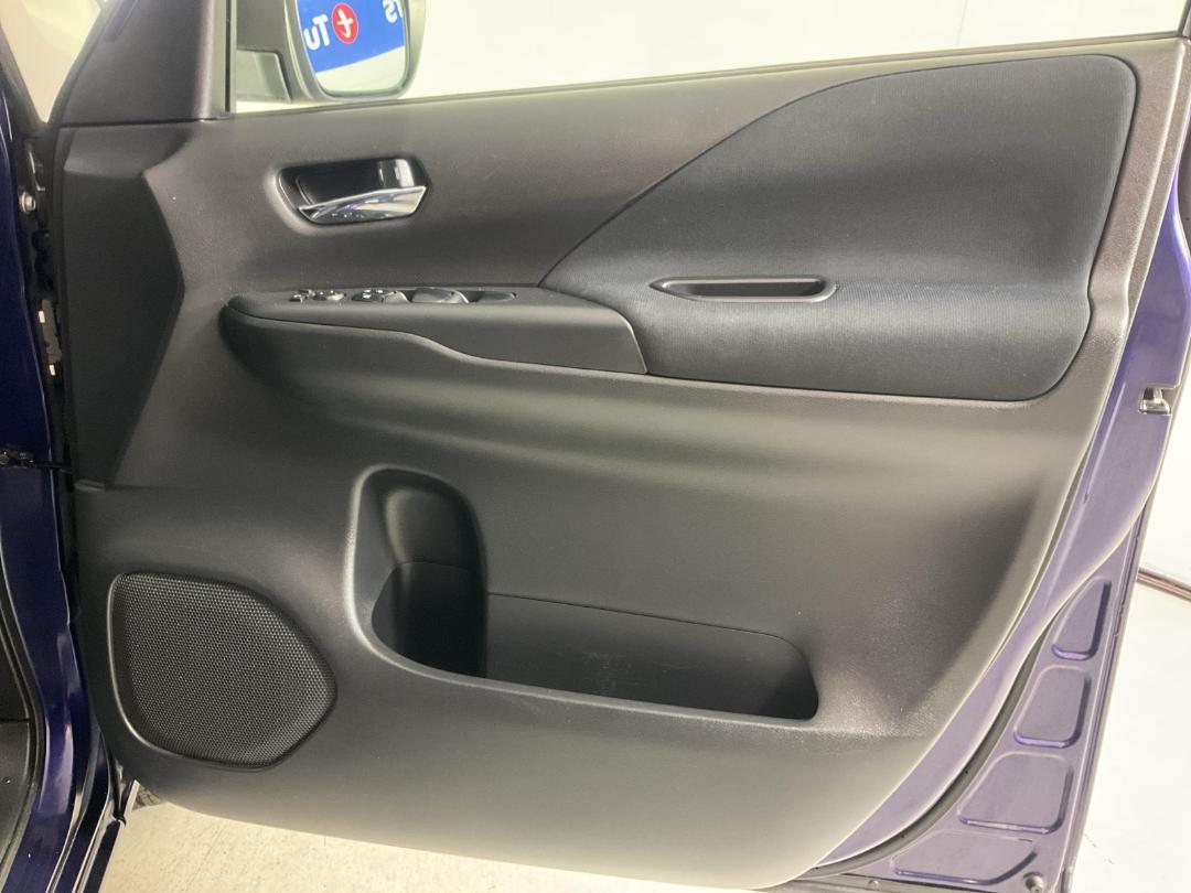 Photo '15' of Nissan Serena Photo '15' of Nissan Serena