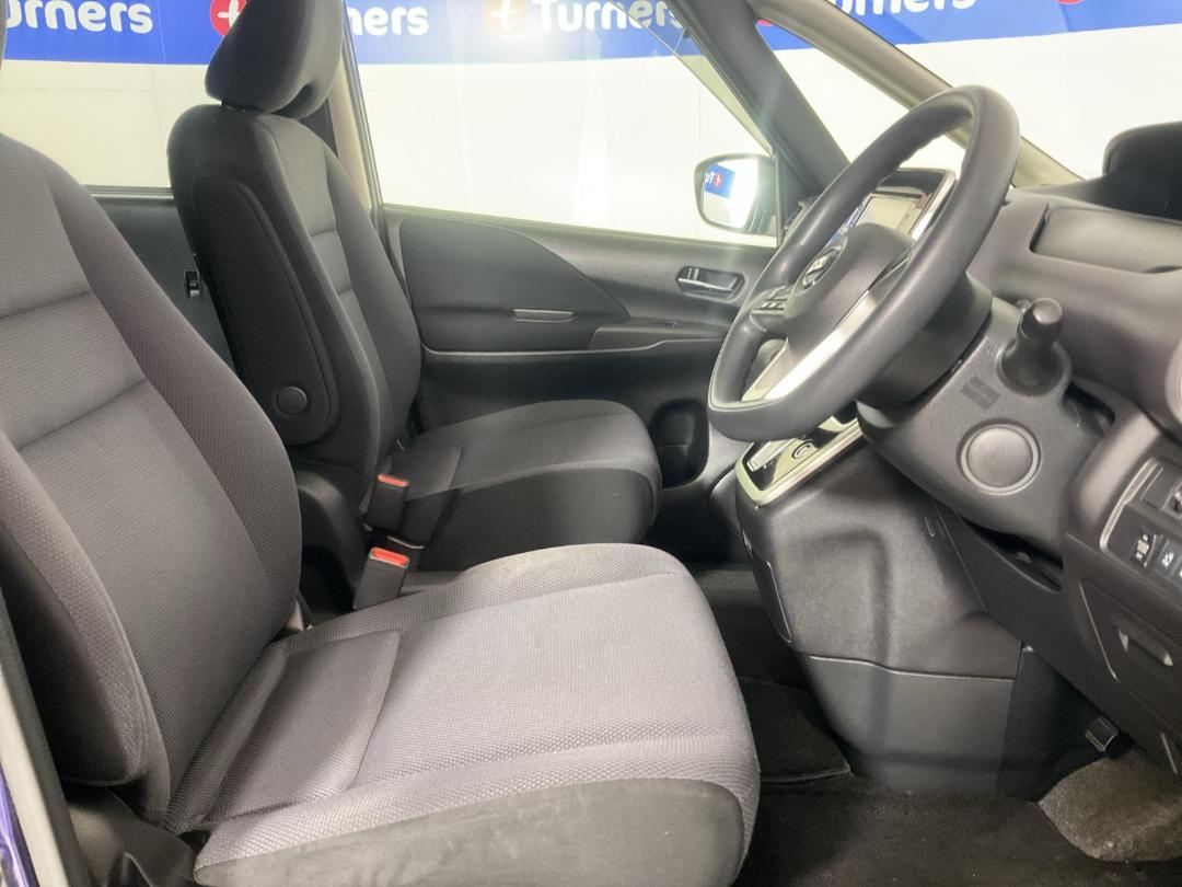 Photo '16' of Nissan Serena Photo '16' of Nissan Serena