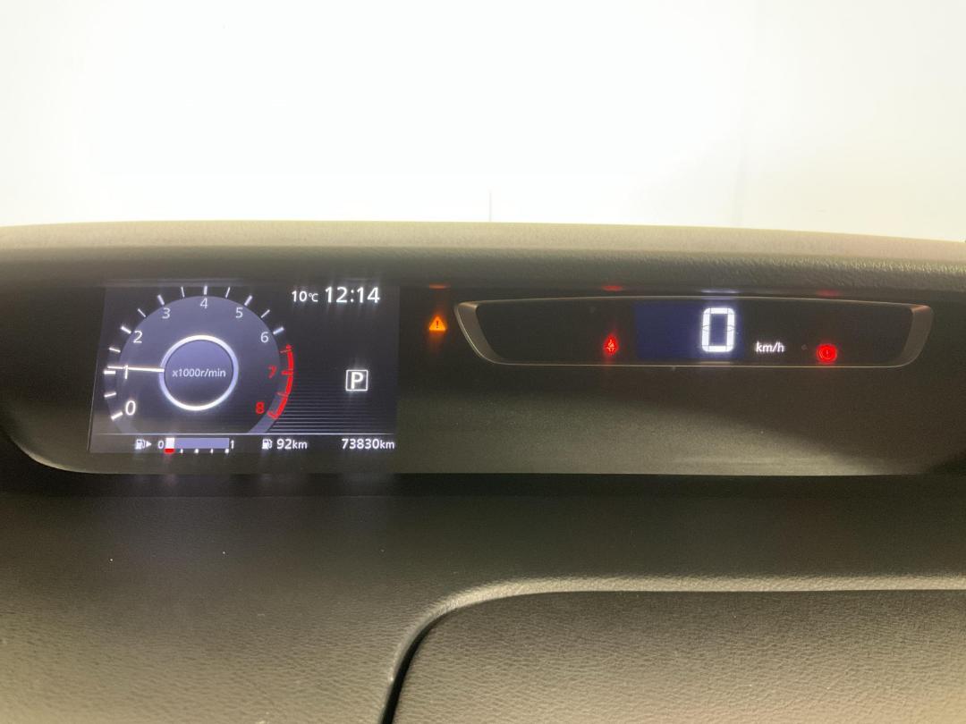 Photo '20' of Nissan Serena Photo '20' of Nissan Serena