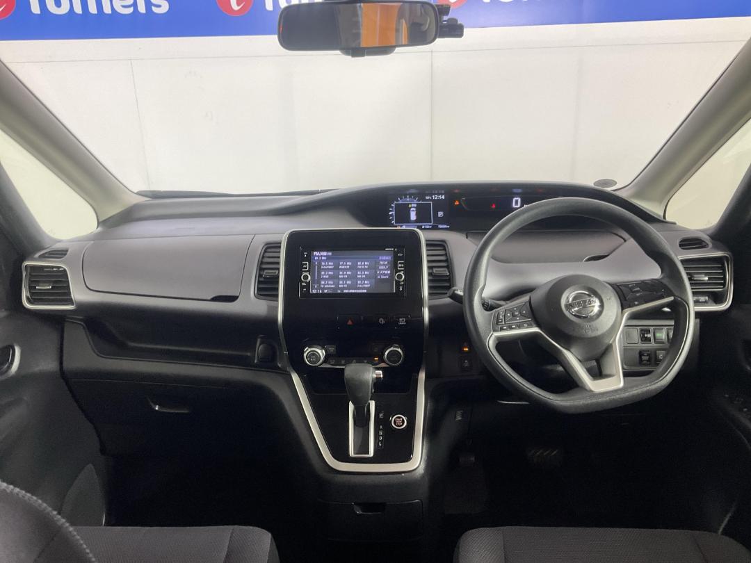 Photo '17' of Nissan Serena Photo '17' of Nissan Serena