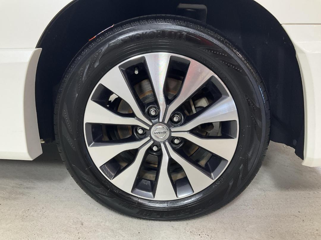 Photo '11' of Nissan Serena