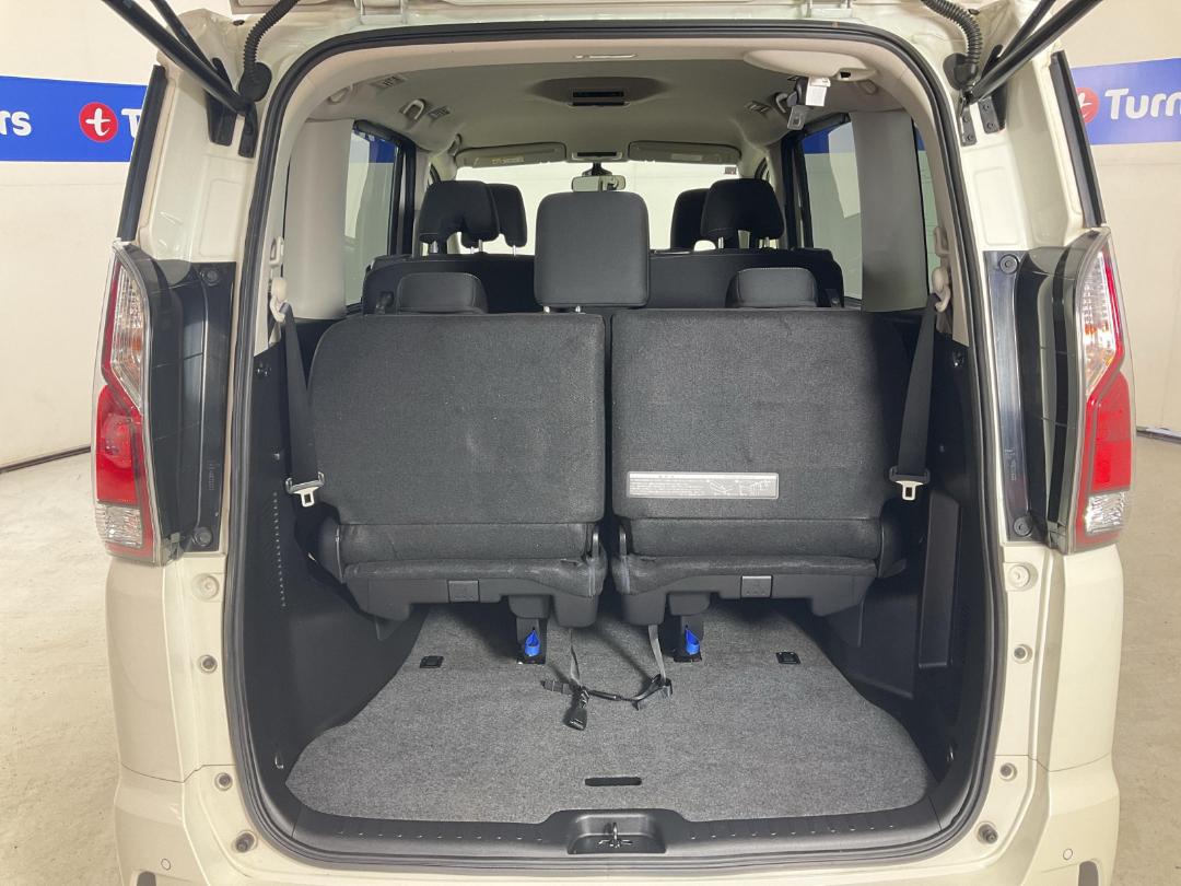 Photo '14' of Nissan Serena