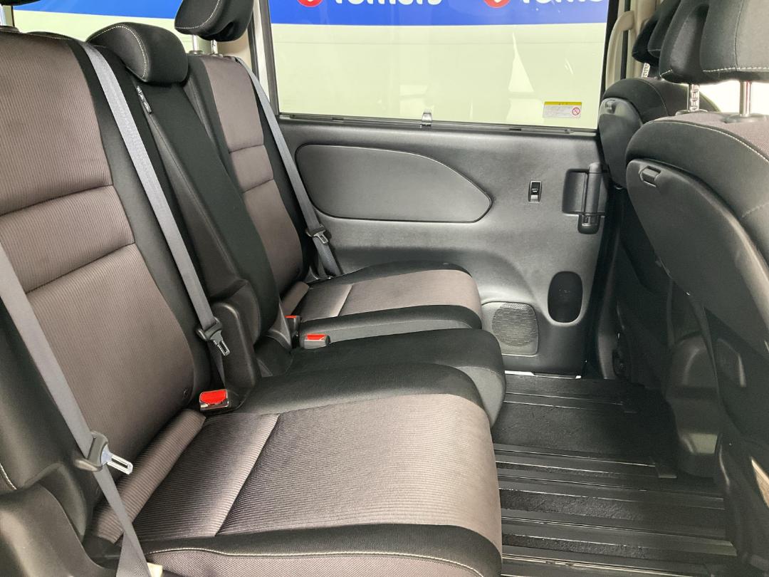 Photo '19' of Nissan Serena